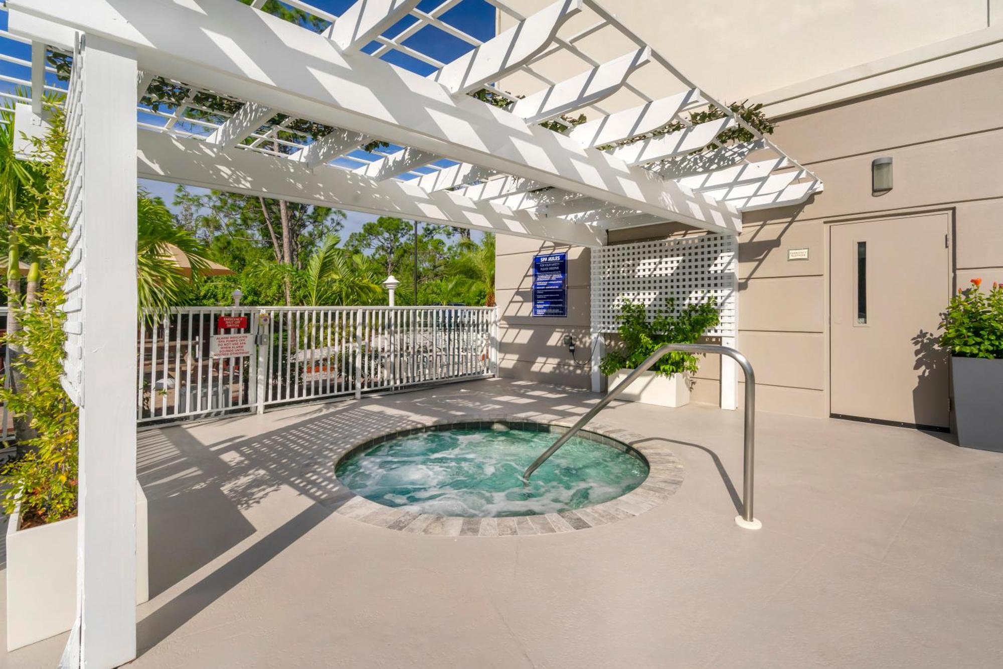 Comfort Inn & Suites Port Charlotte-Punta Gorda Exterior foto